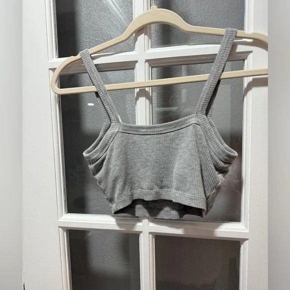 Alo Yoga | Ribbed Crop Whisper Bra Tank Top in Athletic Heather Grey - Picture 6 of 9